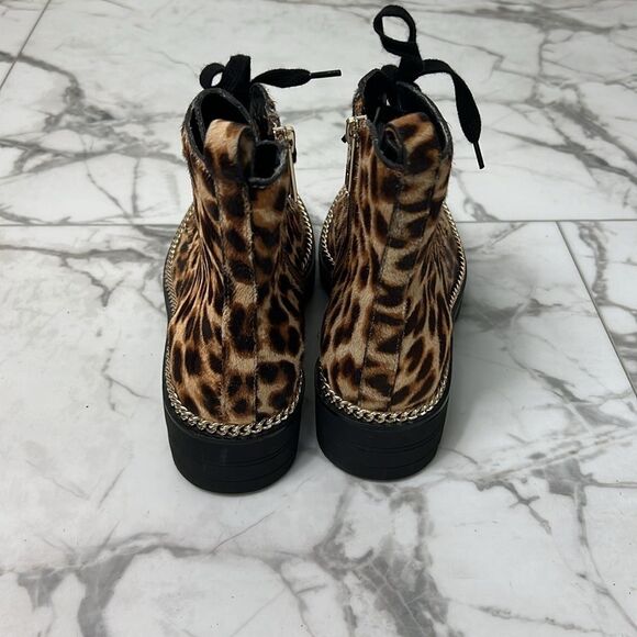 Gianni Bini Leopard Print Calf Hair Lace Up Ankle Boots Size 6.5 - Picture 4 of 10